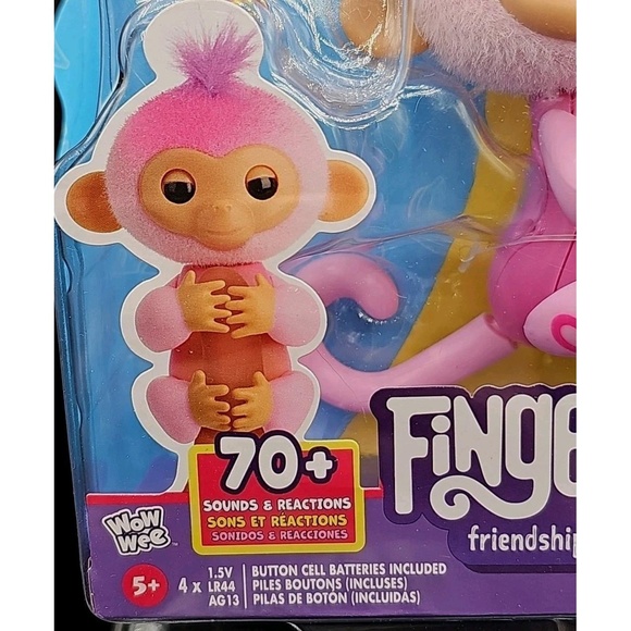 Fingerlings Interactive Baby Monkey Harmony Pink - Picture 2 of 4